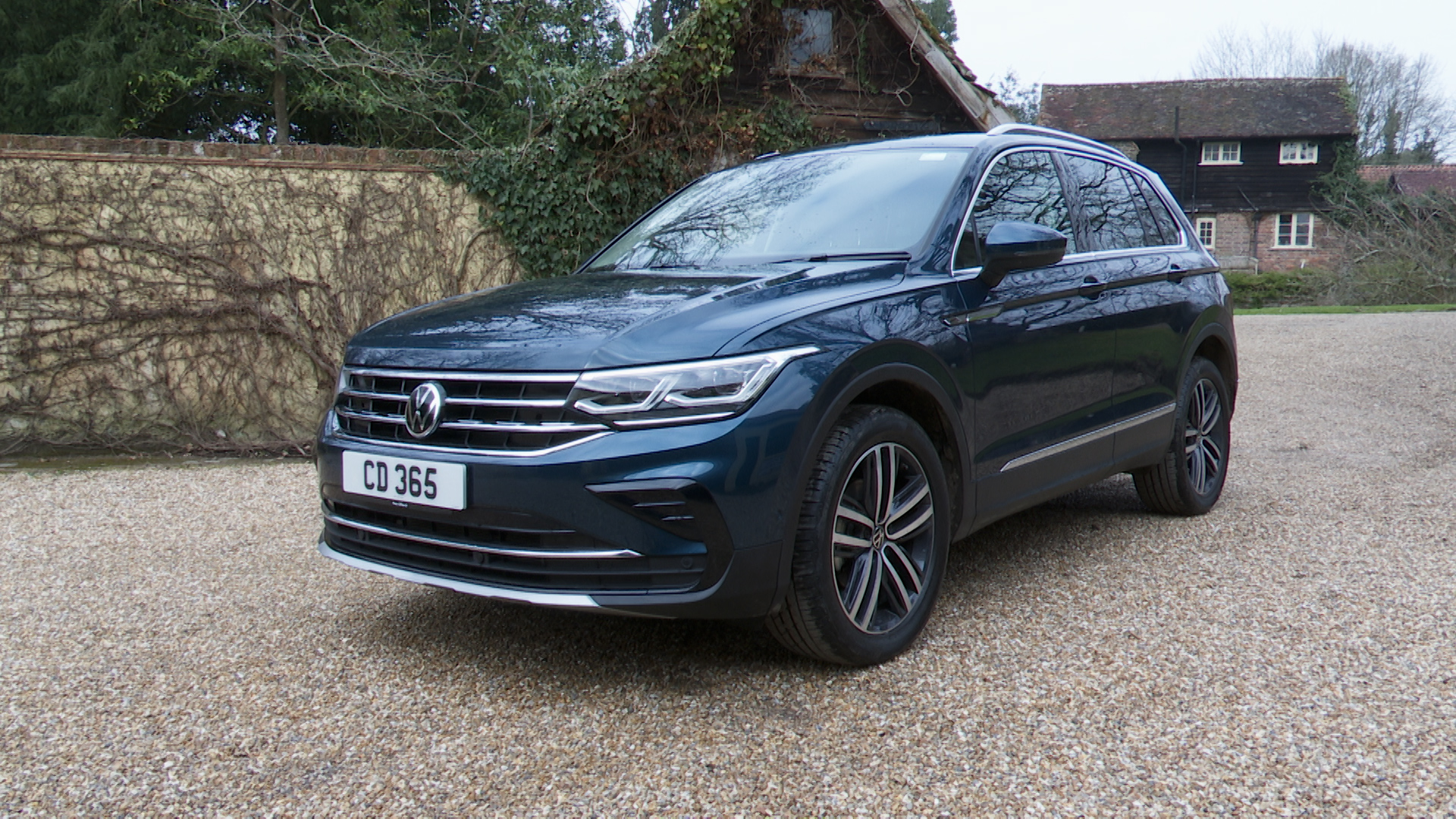 VOLKSWAGEN TIGUAN ESTATE SPECIAL EDITION 2.0 TDI RLine Edition 5dr DSG